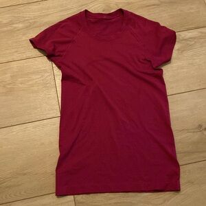 Lulu lululemon Swiftly Tech Short-Sleeve Shirt
Hip Length